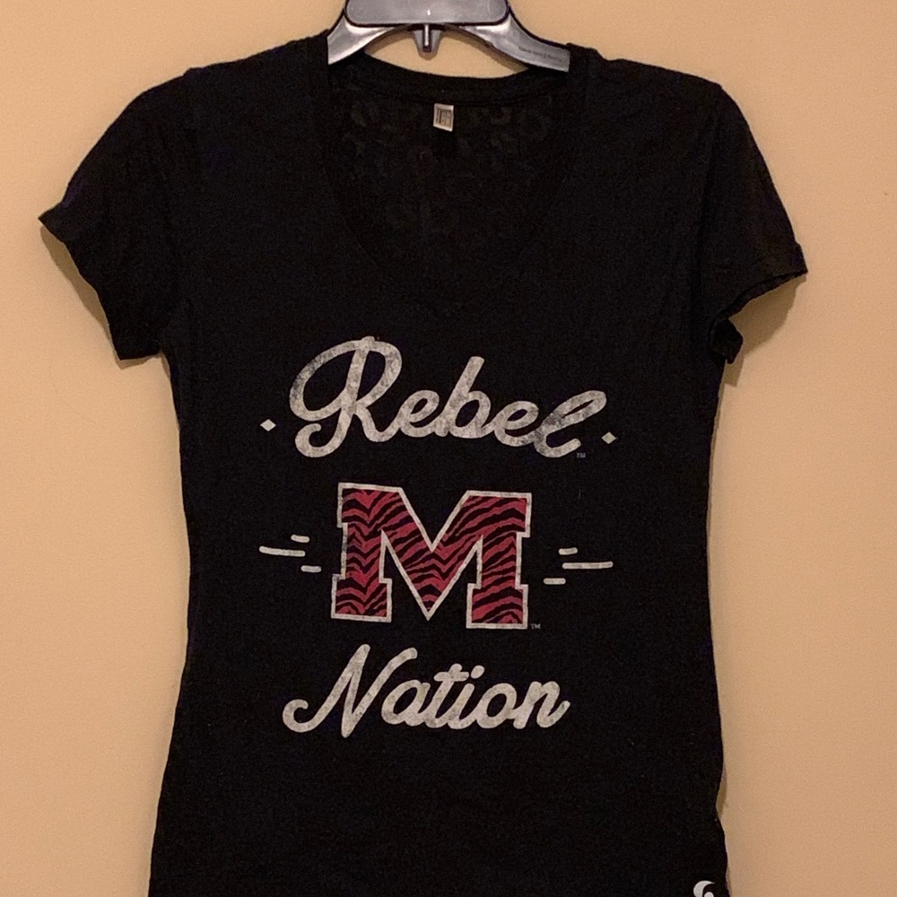 💲 3 for &10 University of Mississippi t shirt